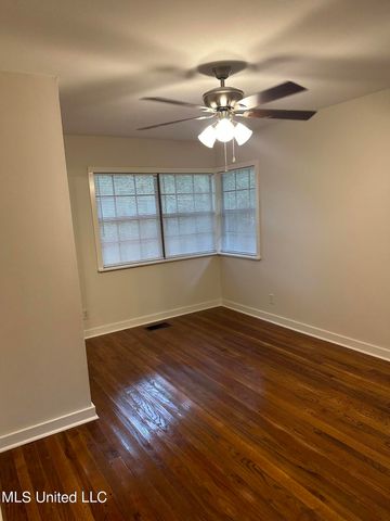 1133 W Cherokee Glen, Ocean Springs, MS 39564