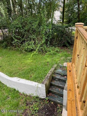 1133 W Cherokee Glen, Ocean Springs, MS 39564