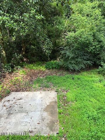 1133 W Cherokee Glen, Ocean Springs, MS 39564