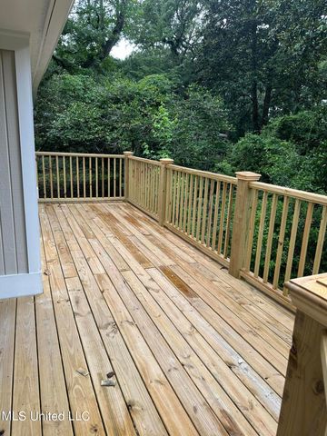 1133 W Cherokee Glen, Ocean Springs, MS 39564