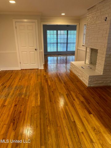 1133 W Cherokee Glen, Ocean Springs, MS 39564