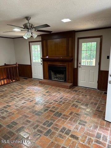 1133 W Cherokee Glen, Ocean Springs, MS 39564