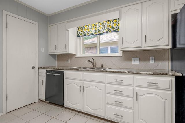 9920 Sandalwood Drive, Woodway, TX 76712