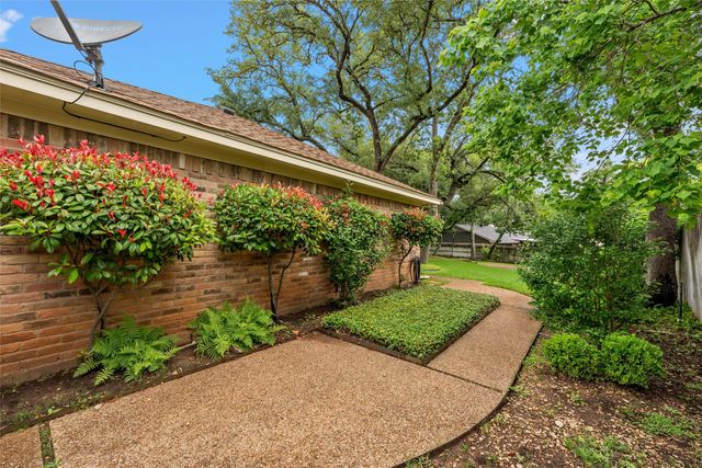 9920 Sandalwood Drive, Woodway, TX 76712