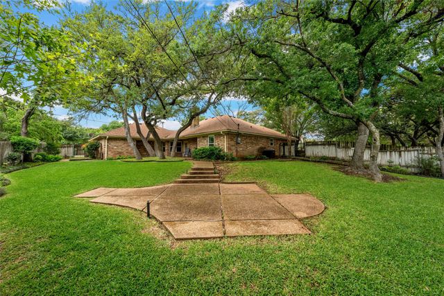 9920 Sandalwood Drive, Woodway, TX 76712
