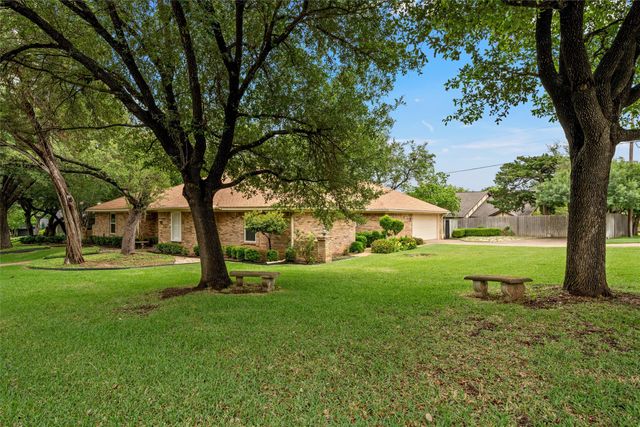 9920 Sandalwood Drive, Woodway, TX 76712