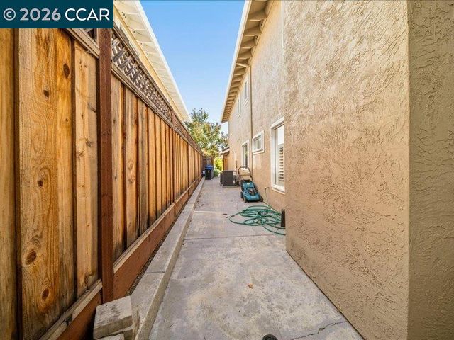 209 Walnut Creek Ct, Danville, CA 94506