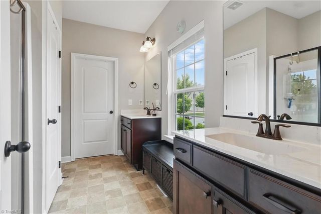 233 Hawks Nest Circle, Clemmons, NC 27012