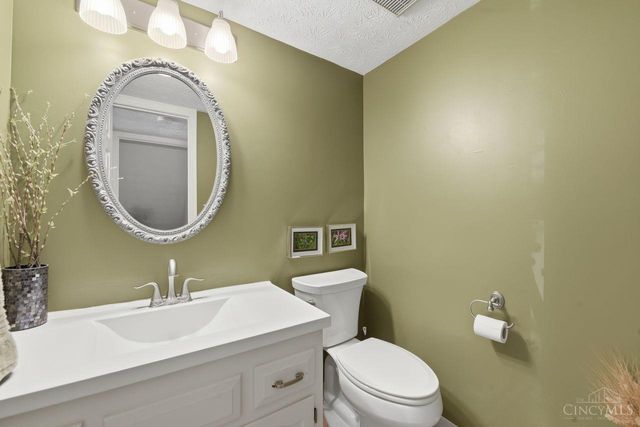 955 Woodlyn Drive N, Anderson Twp, OH 45230