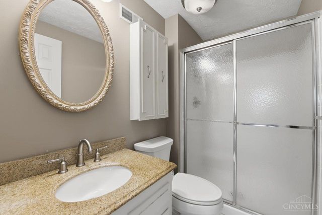 955 Woodlyn Drive N, Anderson Twp, OH 45230
