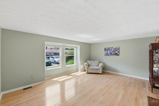 955 Woodlyn Drive N, Anderson Twp, OH 45230