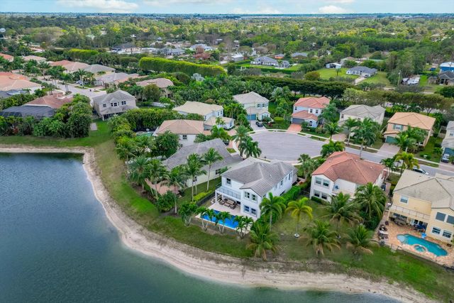 9724 Phipps Lane, Wellington, FL 33414