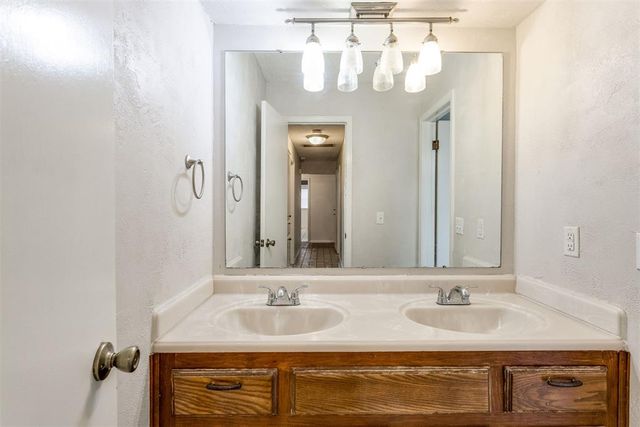 10312 Birkenhead Road, Yukon, OK 73099