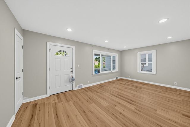 156 Oak Avenue, Hillside, IL 60162