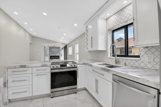 8216 Sweetbriar Way, Boca Raton, FL 33496