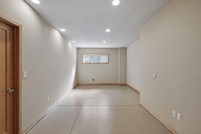 4303 161st Street, Urbandale, IA 50323