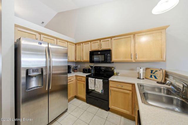 8903 Stara Way, Jeffersontown, KY 40299