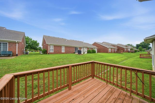 8903 Stara Way, Jeffersontown, KY 40299