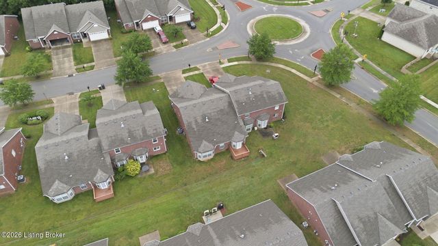8903 Stara Way, Jeffersontown, KY 40299