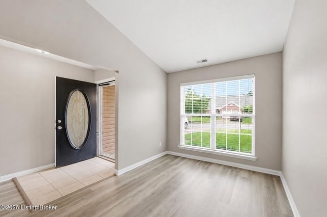 8903 Stara Way, Jeffersontown, KY 40299