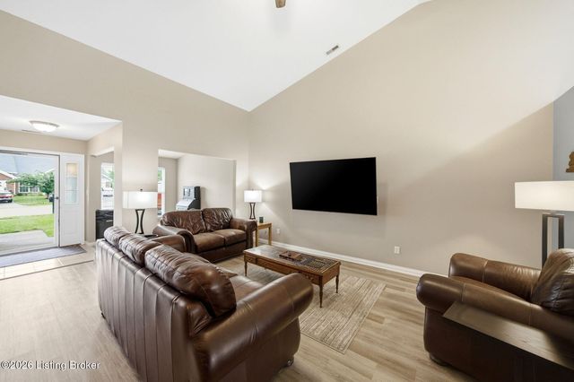 8903 Stara Way, Jeffersontown, KY 40299