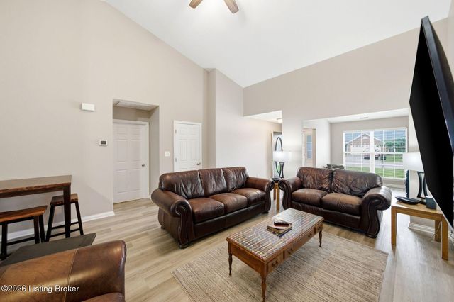 8903 Stara Way, Jeffersontown, KY 40299