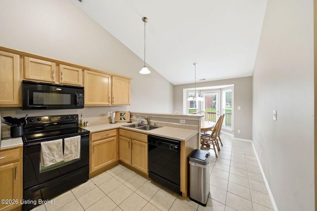 8903 Stara Way, Jeffersontown, KY 40299