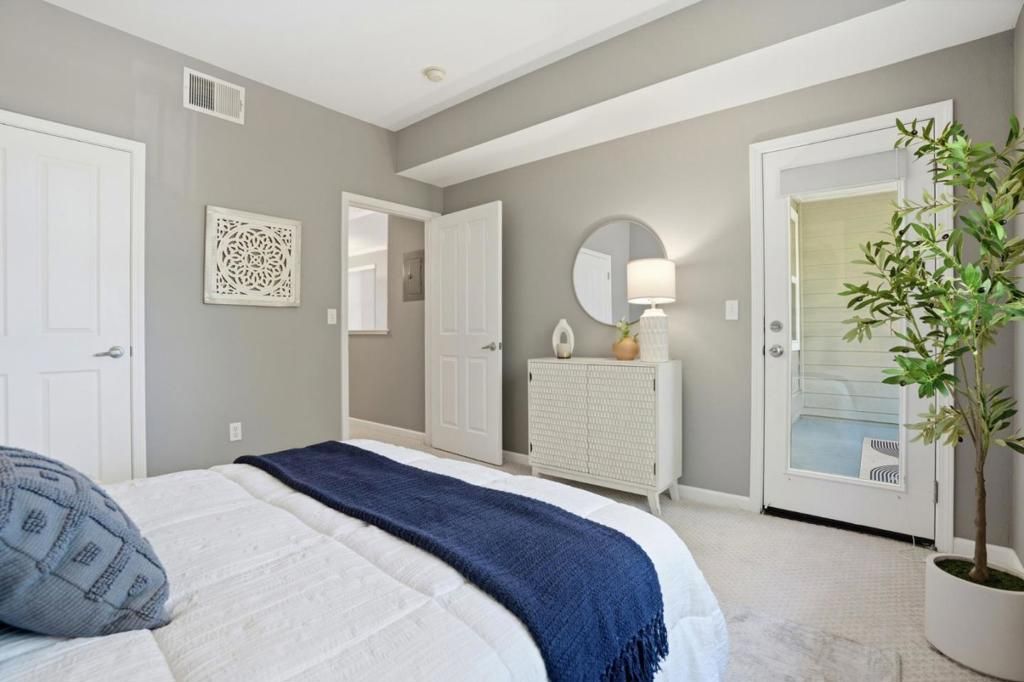 Image 16 of property listing at 1982 W Bayshore Road 322, East Palo Alto, CA 94303