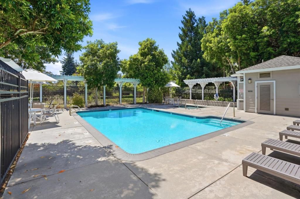Image 29 of property listing at 1982 W Bayshore Road 322, East Palo Alto, CA 94303