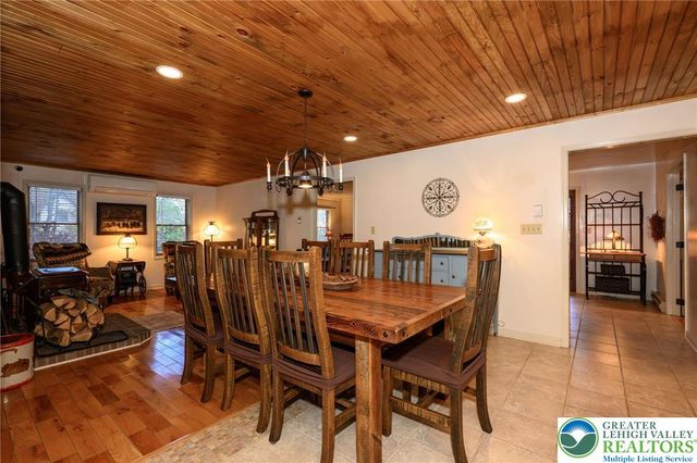1254 Sky High Terrace, Chestnuthill Twp, PA 18330