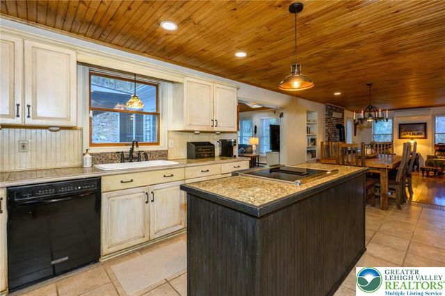 1254 Sky High Terrace, Chestnuthill Twp, PA 18330