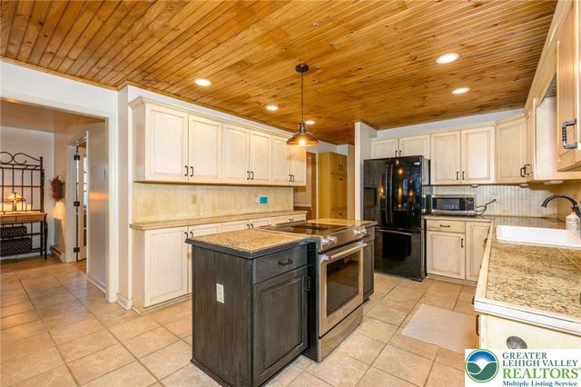 1254 Sky High Terrace, Chestnuthill Twp, PA 18330