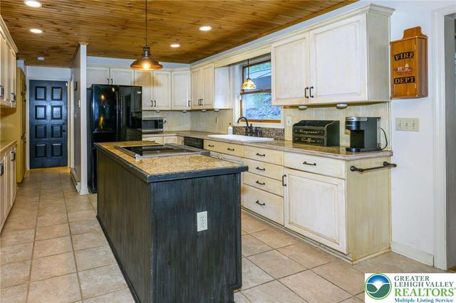 1254 Sky High Terrace, Chestnuthill Twp, PA 18330