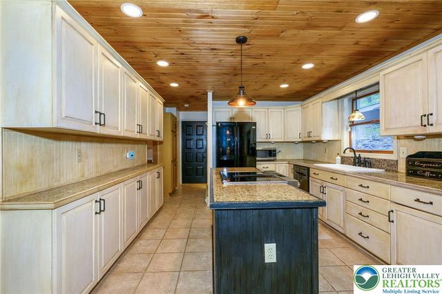 1254 Sky High Terrace, Chestnuthill Twp, PA 18330