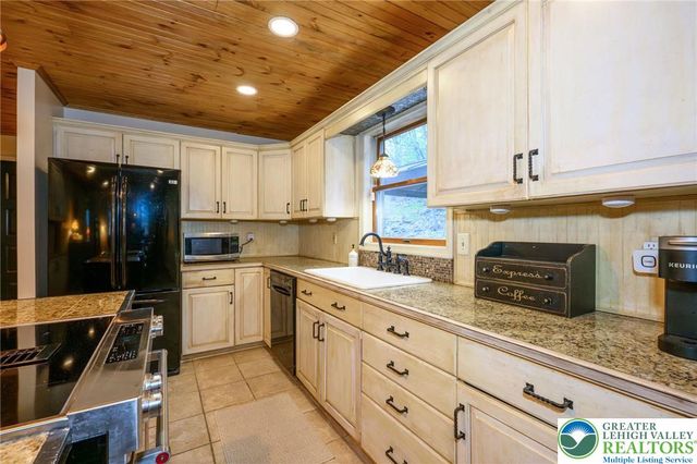 1254 Sky High Terrace, Chestnuthill Twp, PA 18330