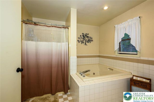 1254 Sky High Terrace, Chestnuthill Twp, PA 18330