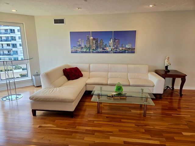 1001 Marina Dr 301, Quincy, MA 02171