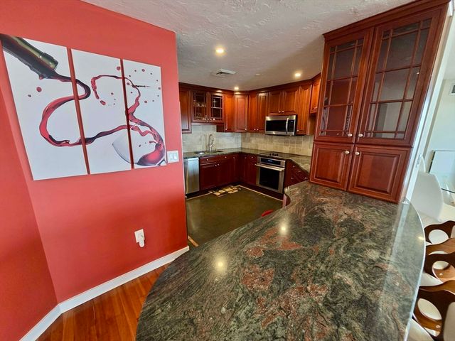 1001 Marina Dr 301, Quincy, MA 02171