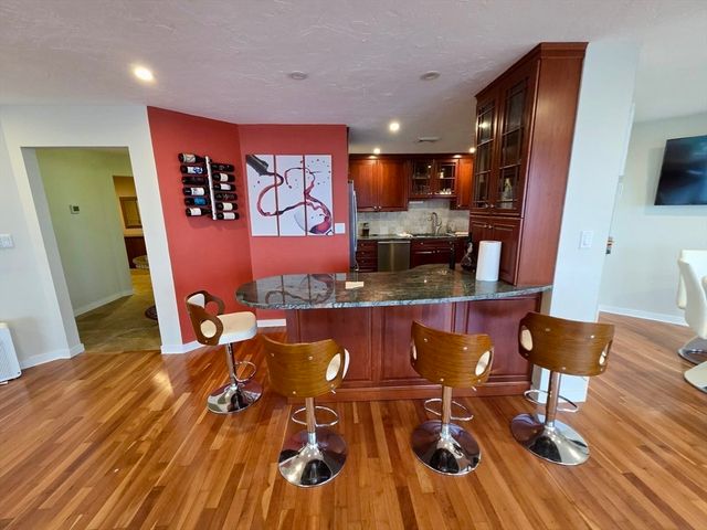 1001 Marina Dr 301, Quincy, MA 02171