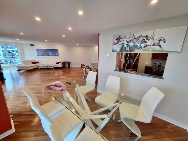 1001 Marina Dr 301, Quincy, MA 02171