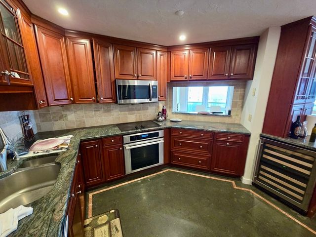 1001 Marina Dr 301, Quincy, MA 02171