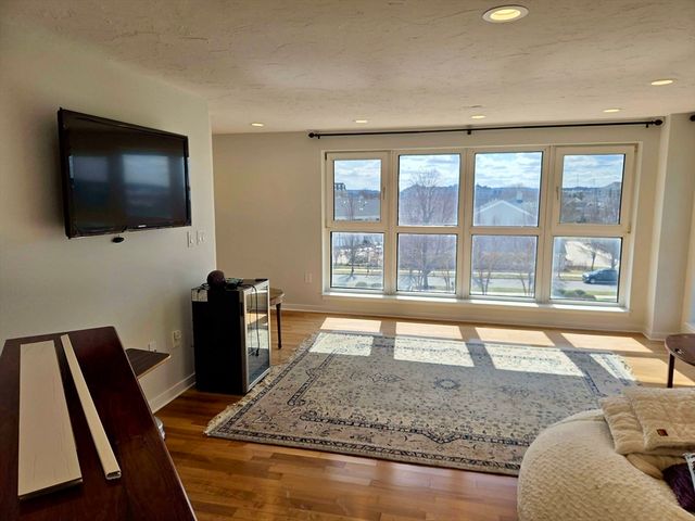 1001 Marina Dr 301, Quincy, MA 02171