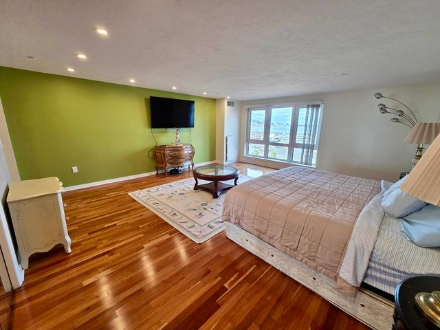 1001 Marina Dr 301, Quincy, MA 02171