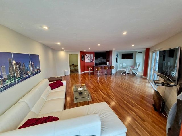1001 Marina Dr 301, Quincy, MA 02171