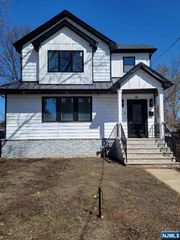 51 Oakdene Avenue, Teaneck, NJ 07666