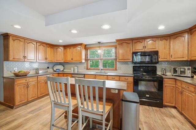 328 North Maple Street, Enfield, CT 06082