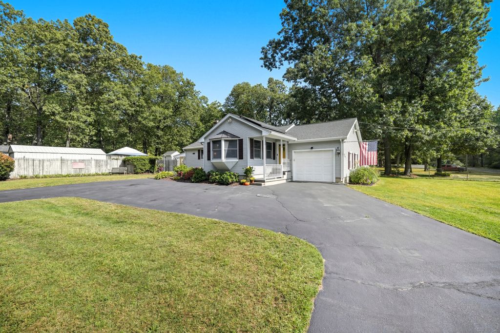 328 North Maple Street, Enfield, CT 06082