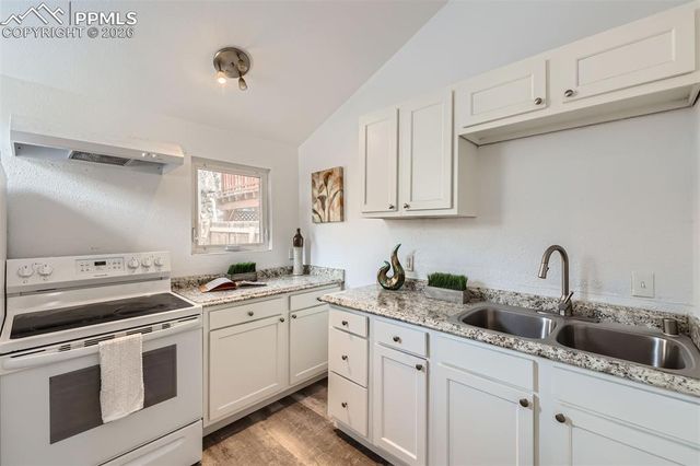 2 Narrows Road, Manitou Springs, CO 80829