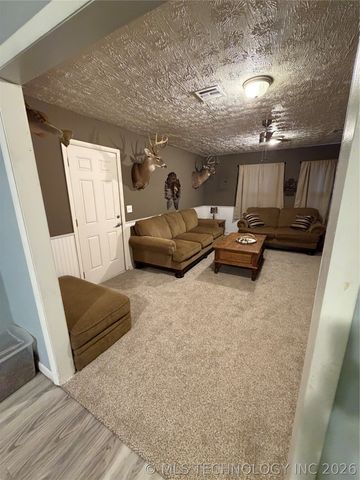 19 S Orphan Street, Pryor, OK 74361