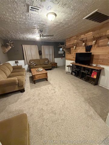 19 S Orphan Street, Pryor, OK 74361